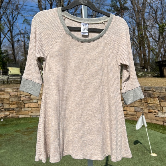 ERGE Designs Three-Quarter Sleeve Top - Picture 1 of 12